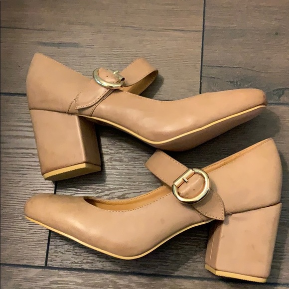 NYLA Beige Heels Size 9 Distressed Pinup Shoes - Picture 4 of 8